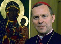 Dewizą biskupa Turzyńskiego są słowa: "Ecclesia Mater - Mater Ecclesiae" (Kościół Matka - Matka Kościoła).