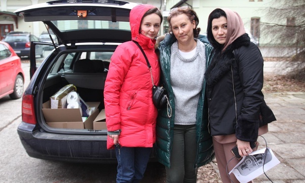 Dwie Mariany z Tarnopola i dr Renata Błecha (w środku).