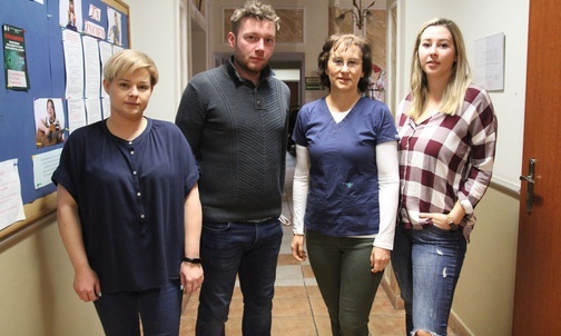 Od lewej wolontariusze z Żywca: Adriana Wojtyła, Arek Romanowski, dr Renata Błecha i Iza Błecha.