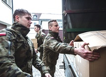 ▲	Wojskowa Akademia Techniczna przekazała na pomoc uciekinierom dwie tony darów.
