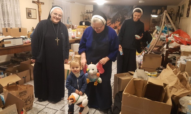 Ponad tysiąc domów sióstr zakonnych w Polsce i na Ukrainie pomaga uchodźcom