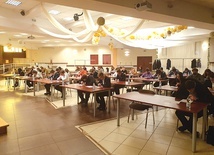 ▲	Młodzi ludzie  są chętni, by poznawać chrześcijaństwo.