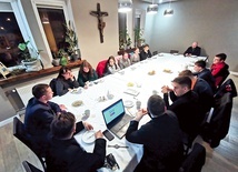 Spotkania w sześciu wspomnianych punktach będą odbywać się w każdy 13. dzień miesiąca. Zapowiedzi na: zgg.gosc.pl.