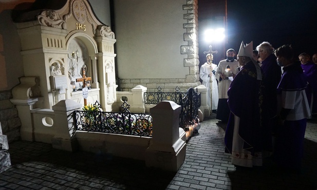 Modlitwa w rodzinnej miejscowości 