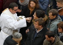 Posługi religijne wobec uchodźców. Poradnik dla duszpasterzy