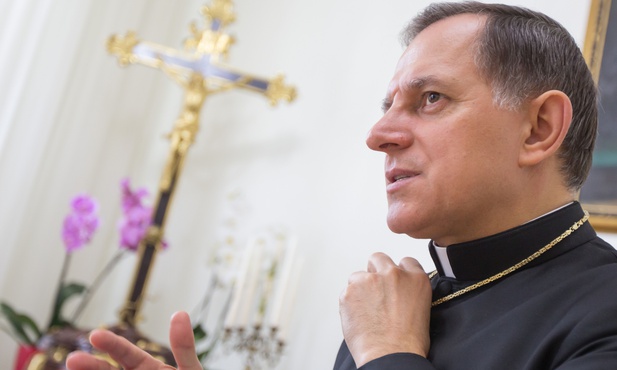 Abp Mokrzycki: Wierzymy, że Maryja zatrzyma wojnę