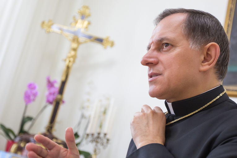 Abp Mokrzycki: Wierzymy, że Maryja zatrzyma wojnę