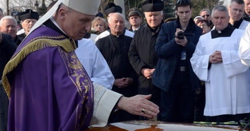 Pogrzeb śp. bp. Adama Odzimka