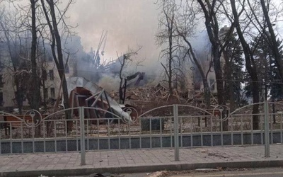Od początku rosyjskiej inwazji w Mariupolu zginęło 2 400 osób
