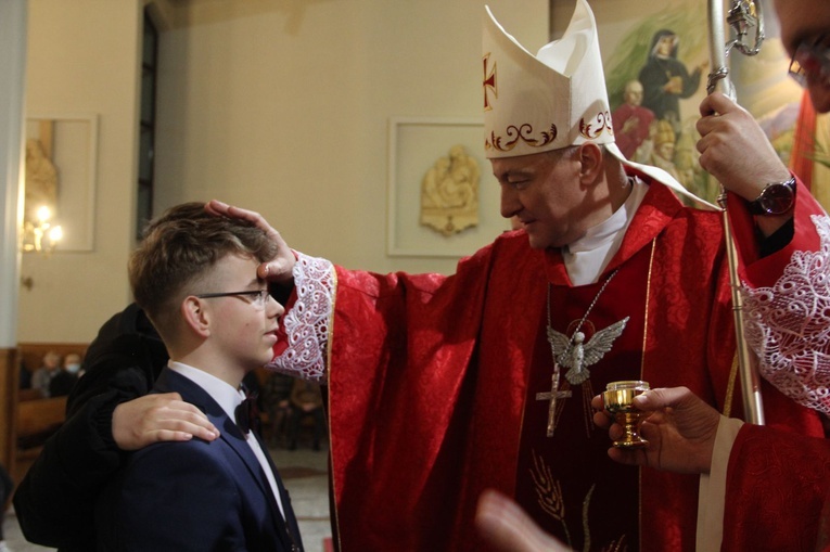 Bierzmowanie w parafii pw. Trójcy Przenajświętszej w Mielcu 2022