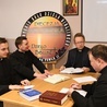 Ks. Jacek Kucharski z członkami Kleryckiego Koła Dzieła Biblijnego Diecezji Radomskiej.