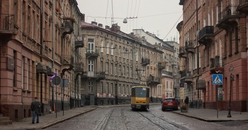 Lwów: Na obrzeżach miasta widać dym i pożar