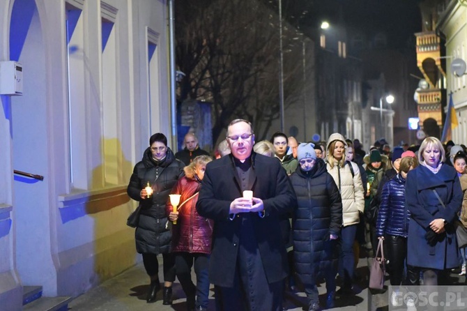 Świebodzin. Droga Krzyżowa o pokój