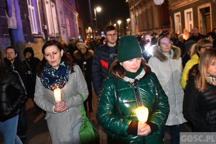 Świebodzin. Droga Krzyżowa o pokój