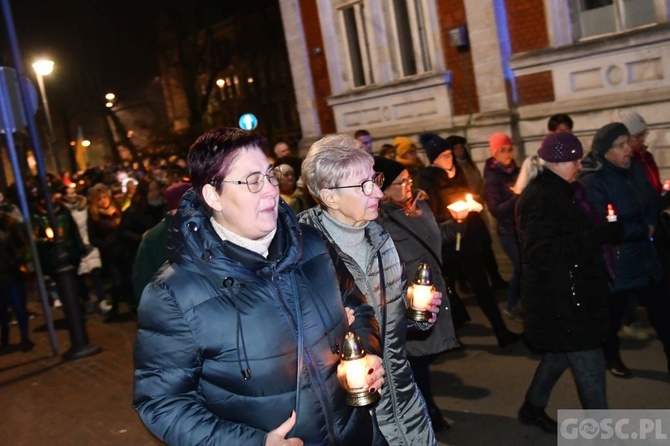 Świebodzin. Droga Krzyżowa o pokój