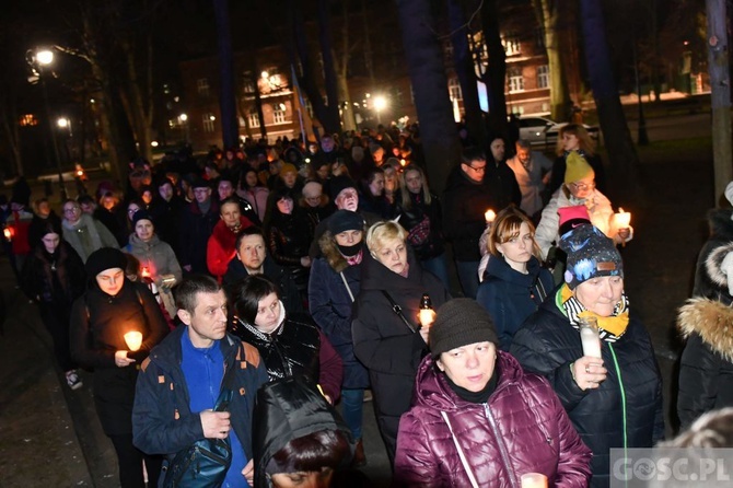 Świebodzin. Droga Krzyżowa o pokój