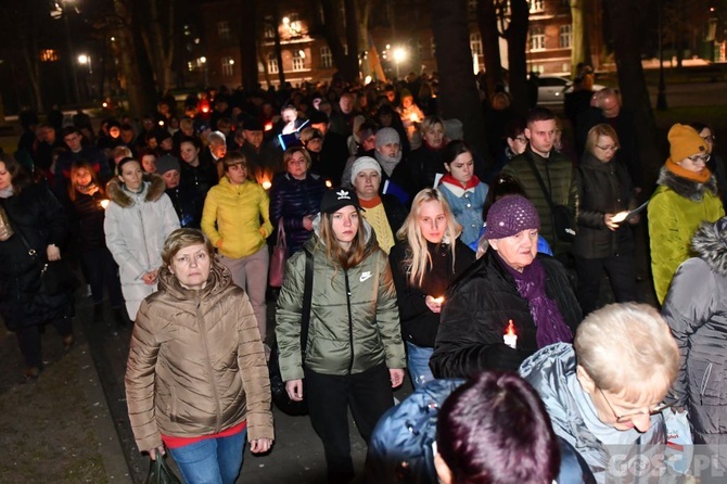 Świebodzin. Droga Krzyżowa o pokój