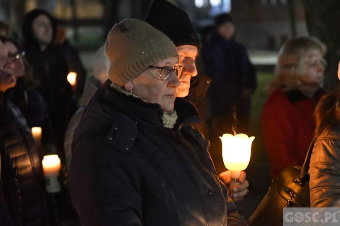 Świebodzin. Droga Krzyżowa o pokój