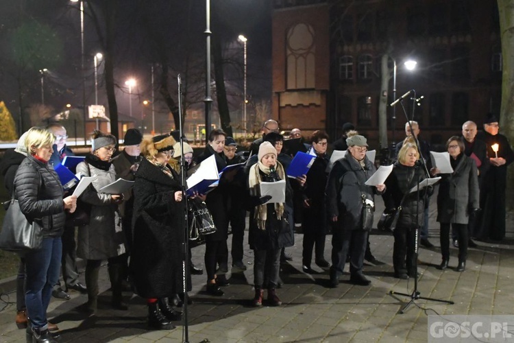 Świebodzin. Droga Krzyżowa o pokój