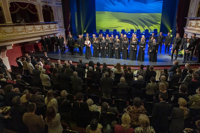 Wciąż pozostajemy ludźmi i jesteśmy sobie bliscy