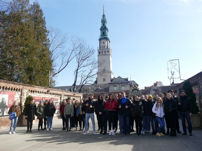 XVIII Pielgrzymka Maturzystów Diecezji Świdnickiej na Jasną Górę - cz. 01