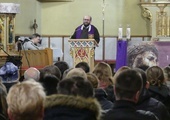 O. Ksawery Knotz w wilkowickim kościele podczas pierwszej konferencji dla małżeństw.