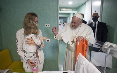 Papież odwiedził ukraińskie dzieci leczone w watykańskim szpitalu