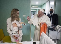 Papież odwiedził ukraińskie dzieci leczone w watykańskim szpitalu