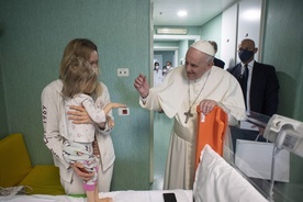 Papież odwiedził ukraińskie dzieci leczone w watykańskim szpitalu