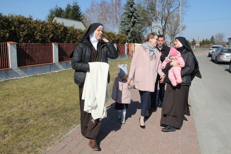 Mielec-Rzochów. Poświęcenie przedszkola sióstr karmelitanek Dzieciątka Jezus