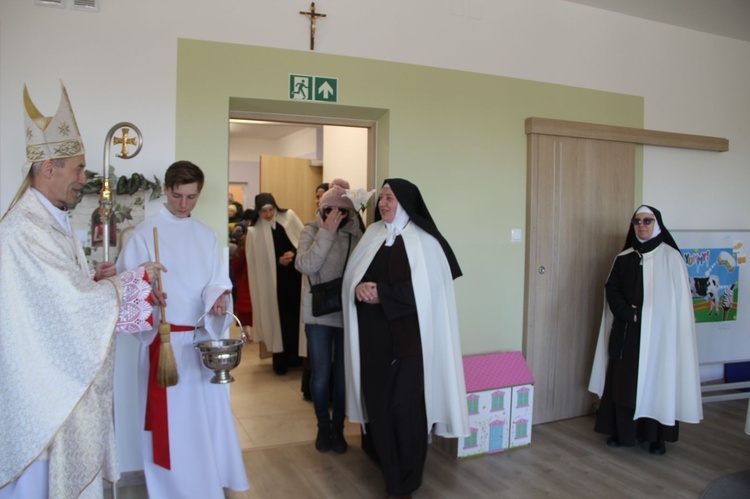 Mielec-Rzochów. Poświęcenie przedszkola sióstr karmelitanek Dzieciątka Jezus