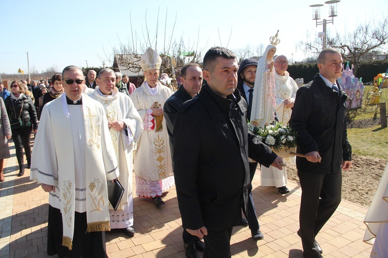 Mielec-Rzochów. Poświęcenie przedszkola sióstr karmelitanek Dzieciątka Jezus