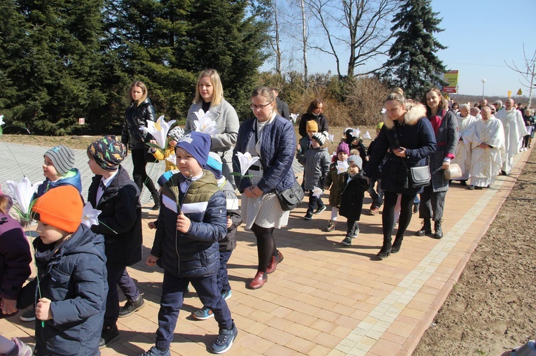 Mielec-Rzochów. Poświęcenie przedszkola sióstr karmelitanek Dzieciątka Jezus