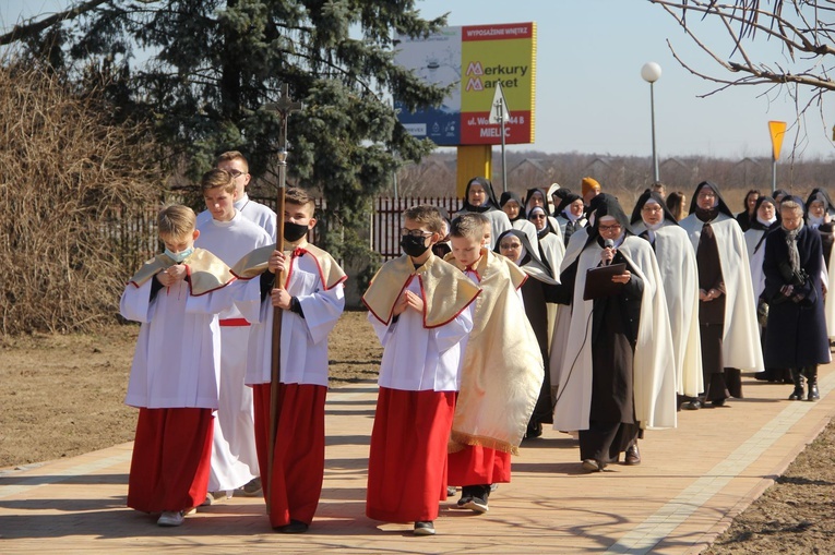 Mielec-Rzochów. Poświęcenie przedszkola sióstr karmelitanek Dzieciątka Jezus
