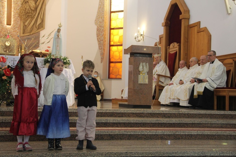 Mielec-Rzochów. Poświęcenie przedszkola sióstr karmelitanek Dzieciątka Jezus