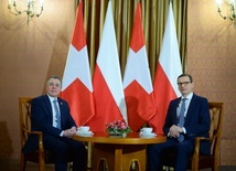 Morawiecki: Namawiam Szwajcarię, aby zamroziła majątki rosyjskich oligarchów w tym kraju