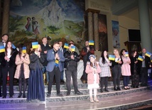 W koncercie "Artyści dla Ukrainy" wystąpili ciechanowscy artyści solowi i zespoły wokalne.