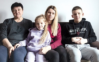 ▲	Pani Nadia przyjechała do Wałbrzycha z córką Iwoną oraz wnukami Mileną i Władysławem.  Za ścianą śpi jeszcze dwuletni Adrian.