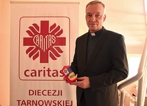 ▲	Ksiądz Zbigniew Pietruszka dziękuje wszystkim, którzy włączają się we wspieranie uchodźców i Ukrainy.