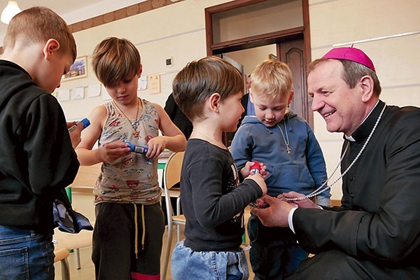 Po części oficjalnej przyszedł czas na chwilę zabawy i rozmowy z najmłodszymi.