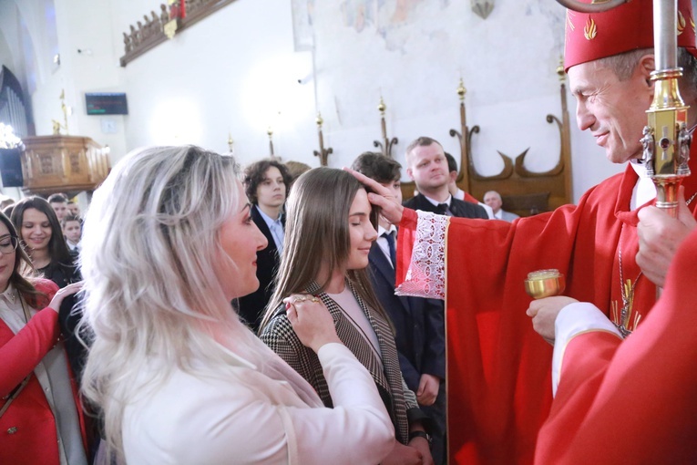 Nowy Sącz. Bierzmowanie w bazylice cz. 1