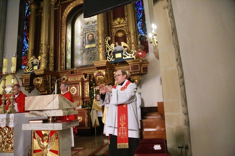 Nowy Sącz. Bierzmowanie w bazylice cz. 1