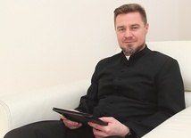 Kapłan studiuje psychoterapię na Papieskim Wydziale Teologicznym we Wrocławiu.