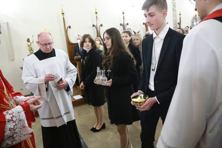 Nowy Sącz. Bierzmowanie w bazylice cz.2