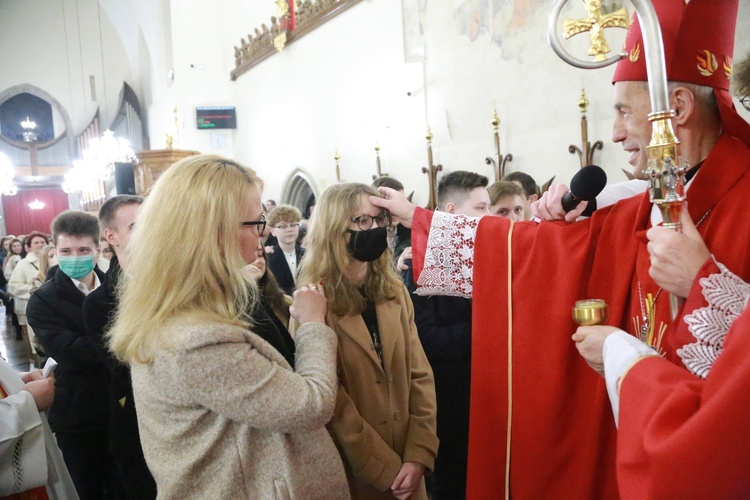 Nowy Sącz. Bierzmowanie w bazylice cz.2