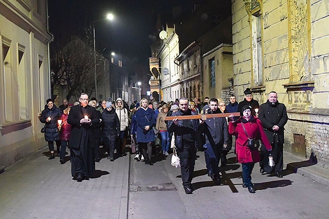 ▲	– Dziś błagamy Boga, aby jak najszybciej zakończyła się  ta straszna wojna – mówili świebodzianie.