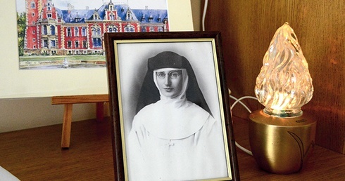 Portret zakonnicy w refektarzu, w którym oddała życie w obronie s. Aloizy.