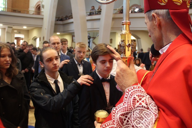 Nowy Sącz. Bierzmowanie u św. Jana Pawła II 2022