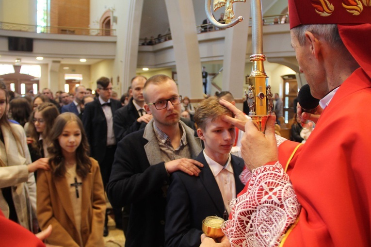 Nowy Sącz. Bierzmowanie u św. Jana Pawła II 2022