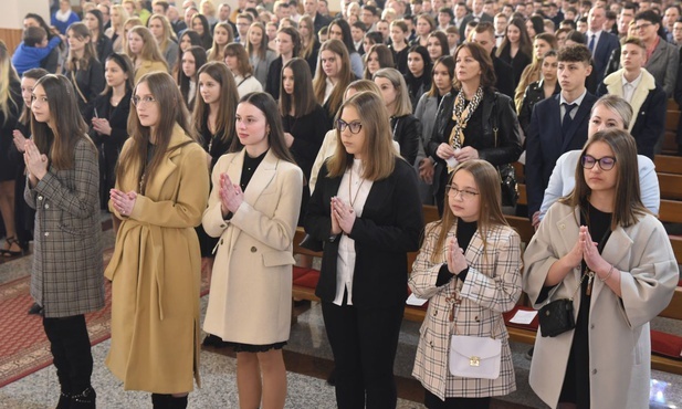 Bierzmowanie w Wielogłowach.
